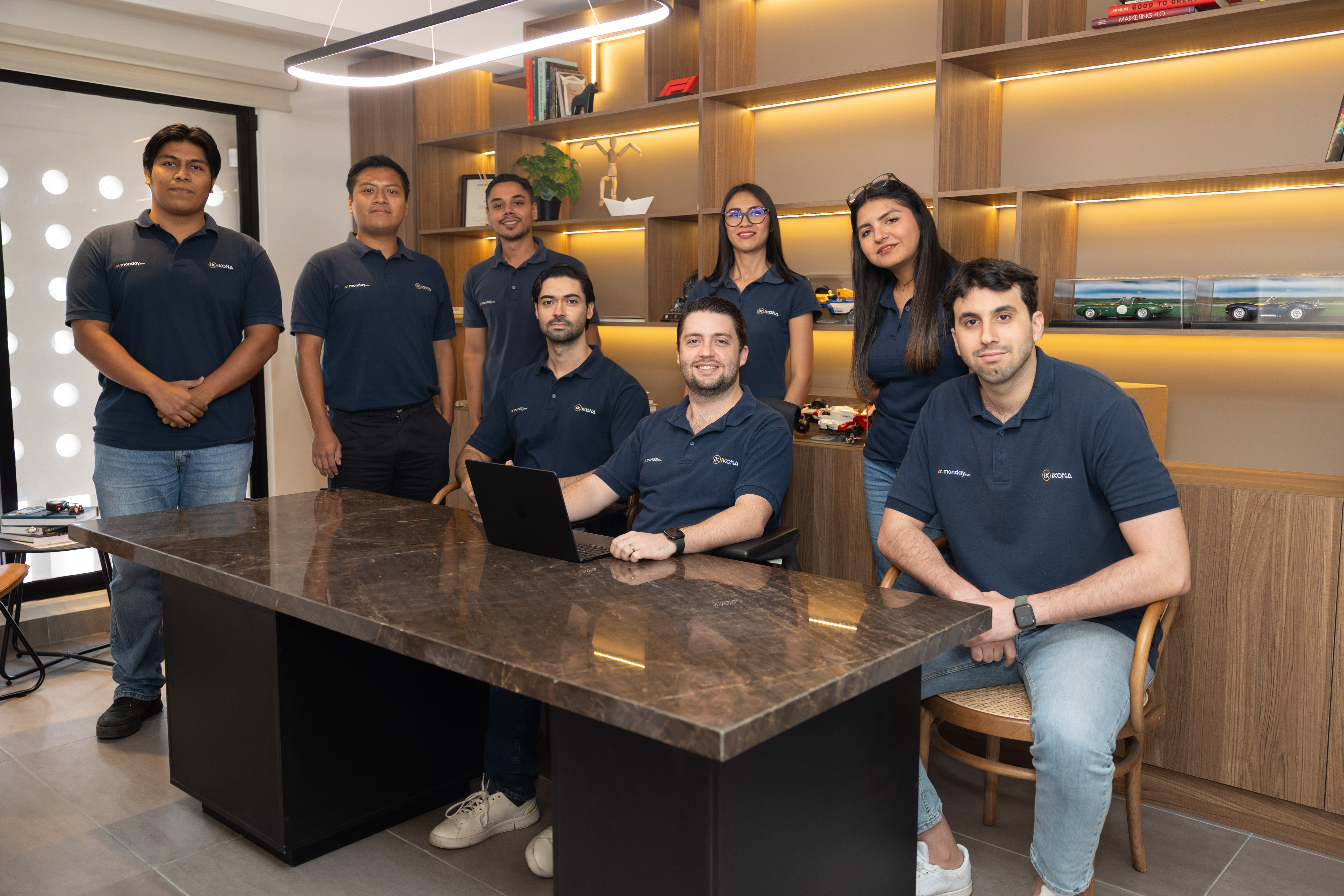 Equipo de Ikona en la oficina